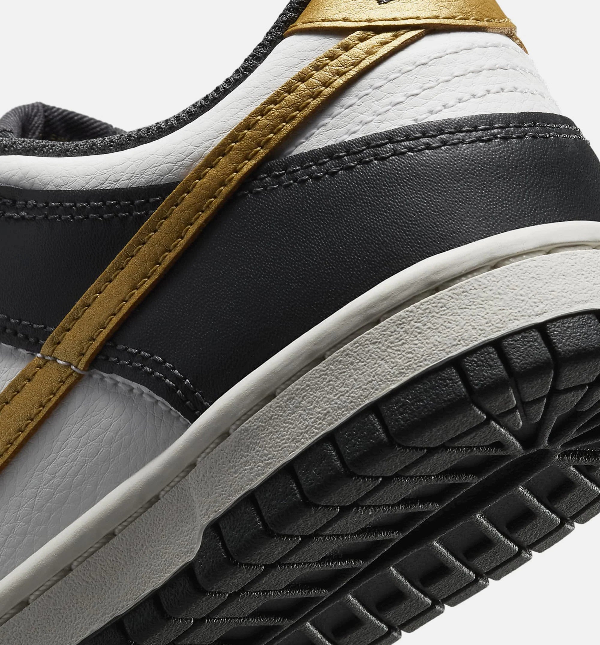 Dunk Low Grade School Lifestyle Shoe Summit White Anthracite Metallic Gold