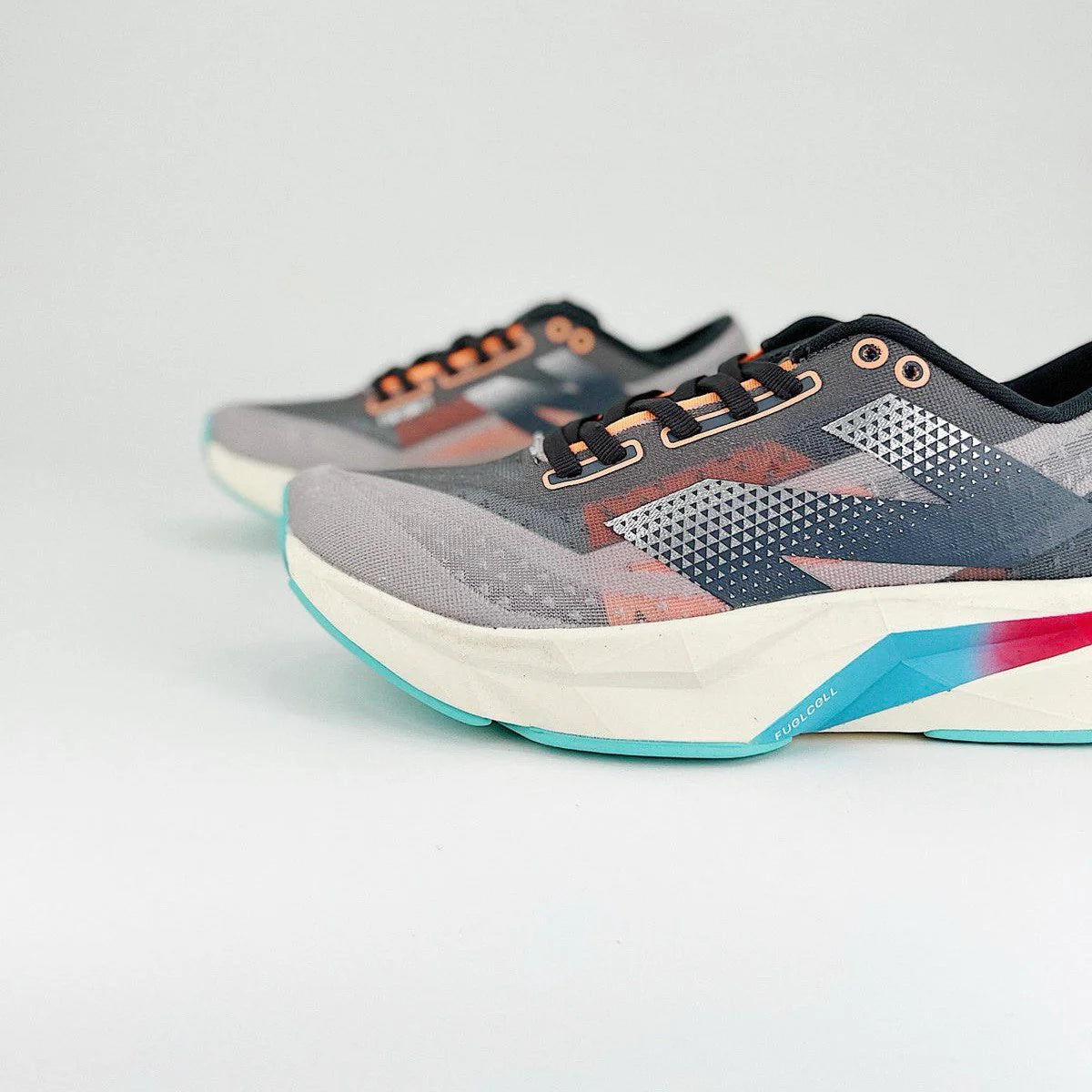 New Balance FuelCell Rebel V4 Collor bluerose