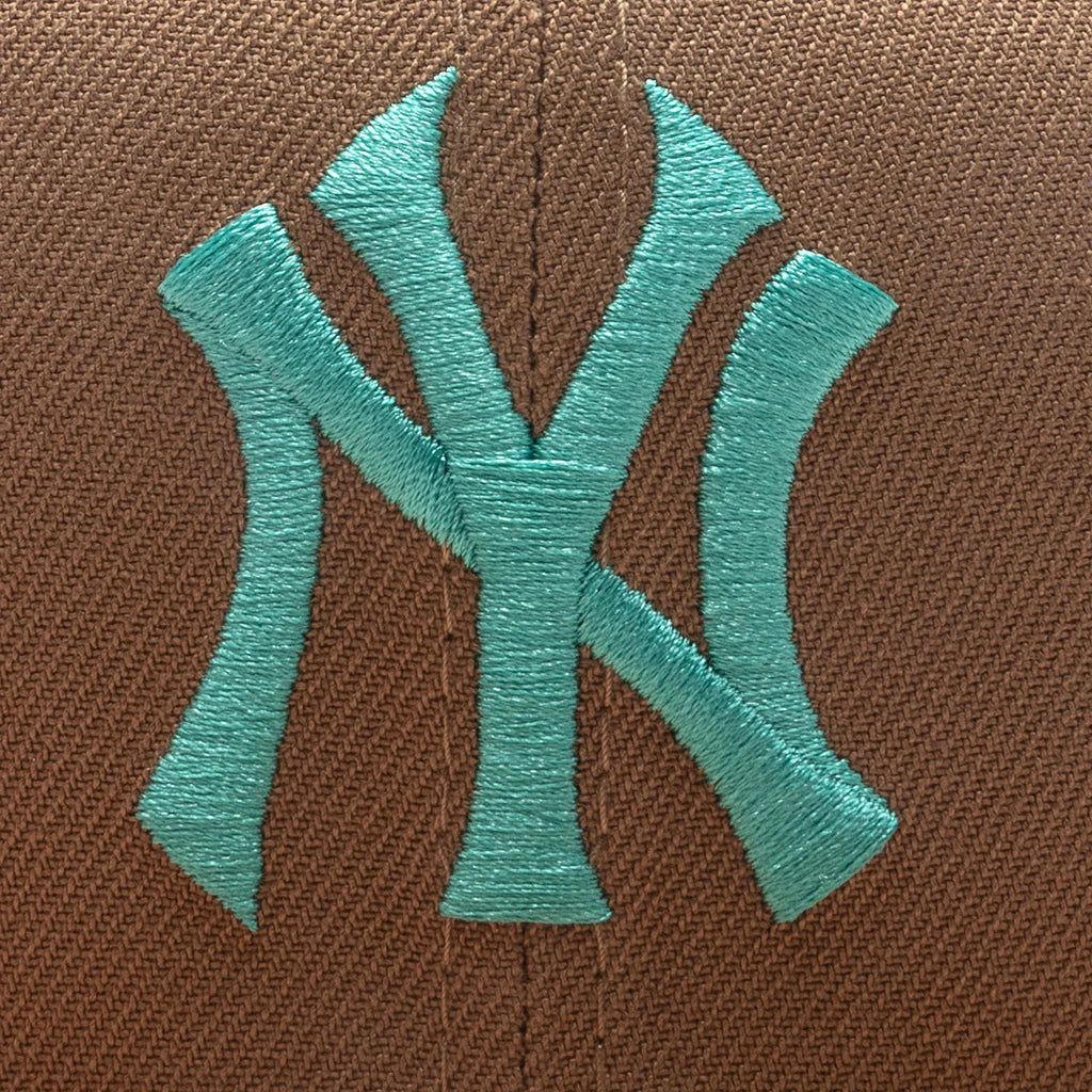 FEATURE x New Era 59FIFTY Fitted NY Yankees 100th Anniversary Khaki Pecan