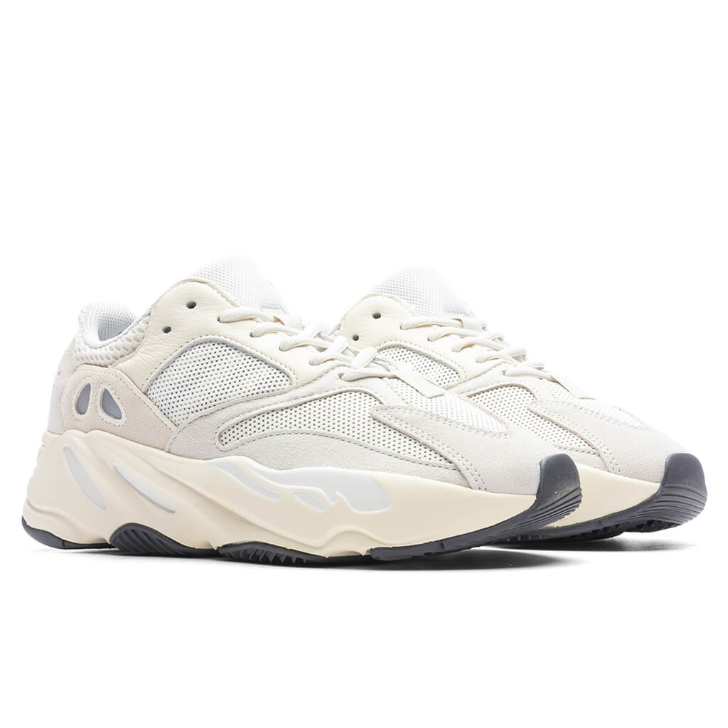 Yeezy Boost 700 Analog