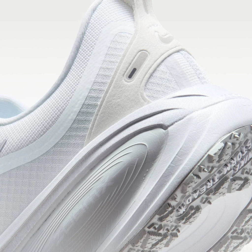 Nike Vomero 18 GORE TEX Branco Cinza Metálico