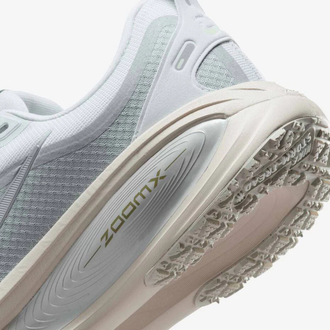 Nike Vomero 18 GORE TEX Cinza Metálico