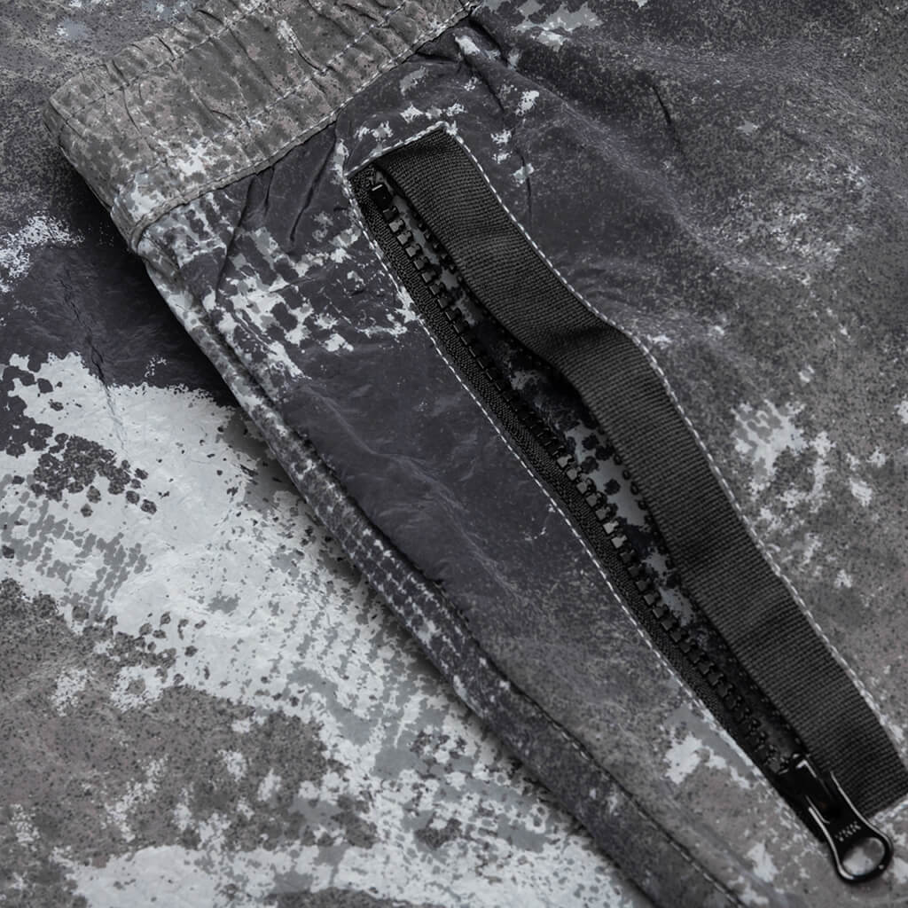 Dissolving Grid Camo Comfort Fit Bermuda Shorts Grey