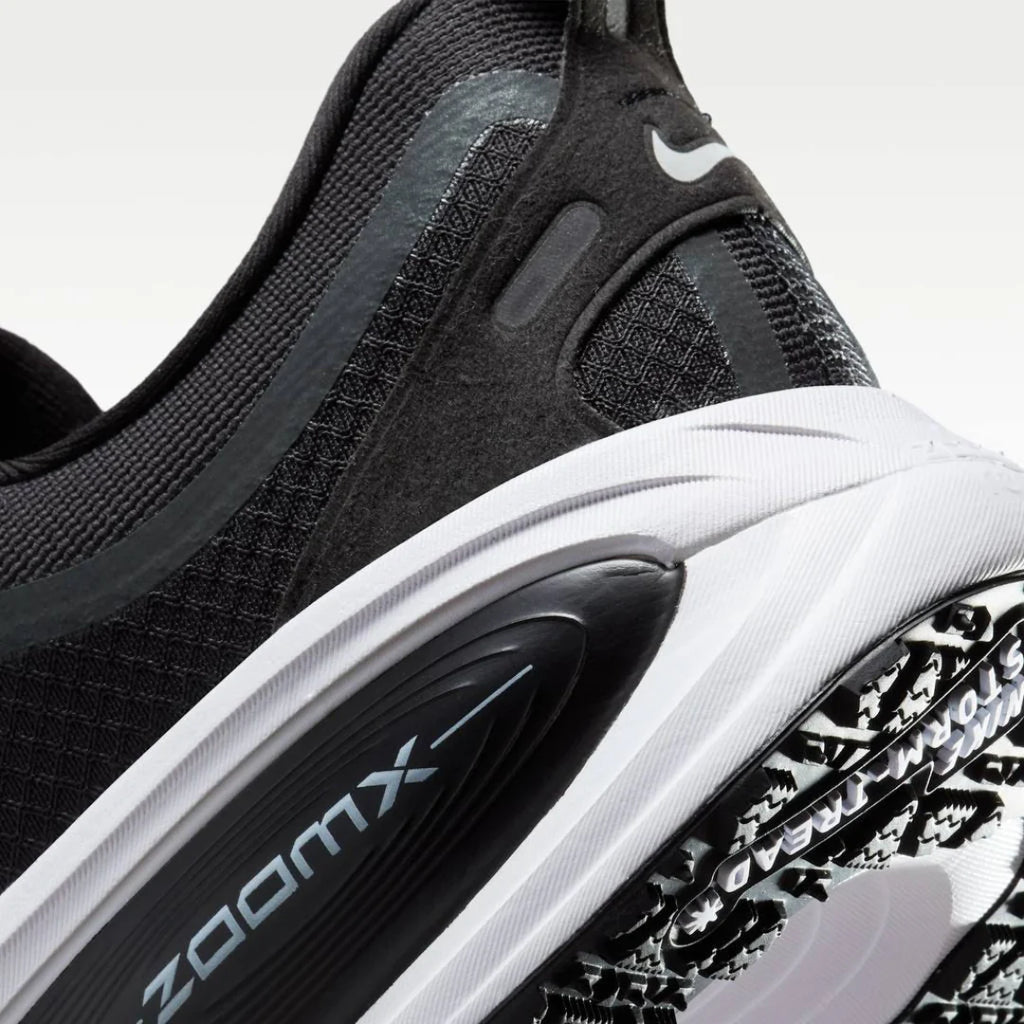 Nike Vomero 18 GORE TEX Preto Branco
