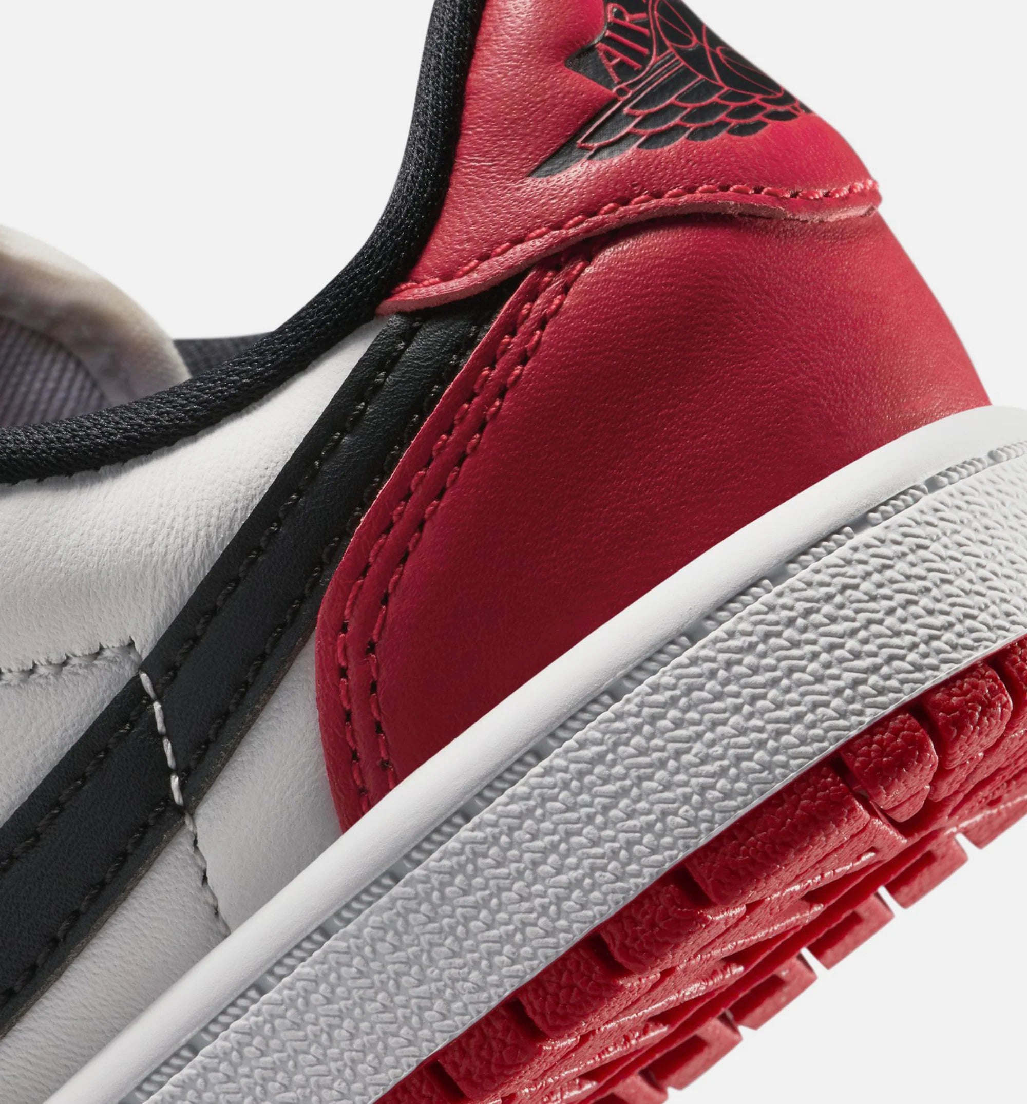Air Jordan 1 Retro Low OG Chicago Preschool Lifestyle Shoe Varsity Red Black Summit White