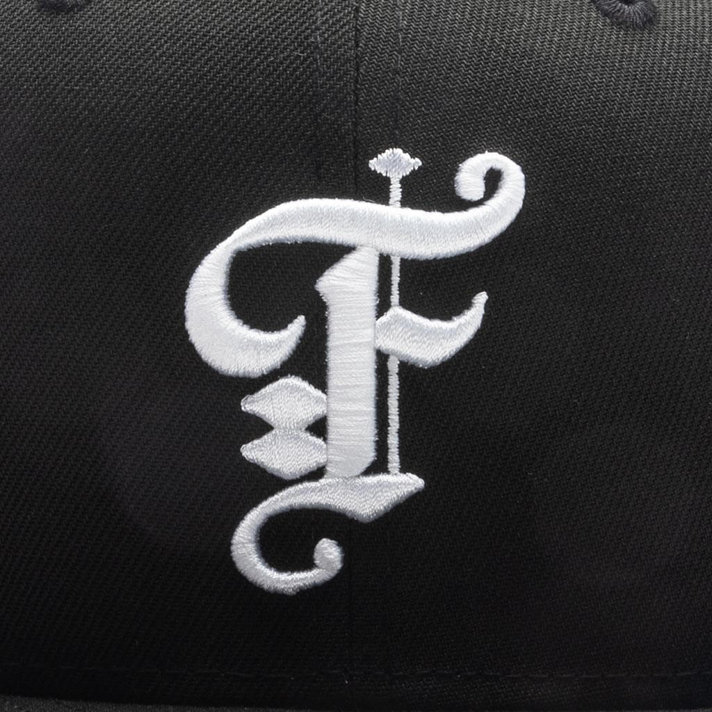 Feature x New Era Old English Las Vegas Fitted Black Snow Grey