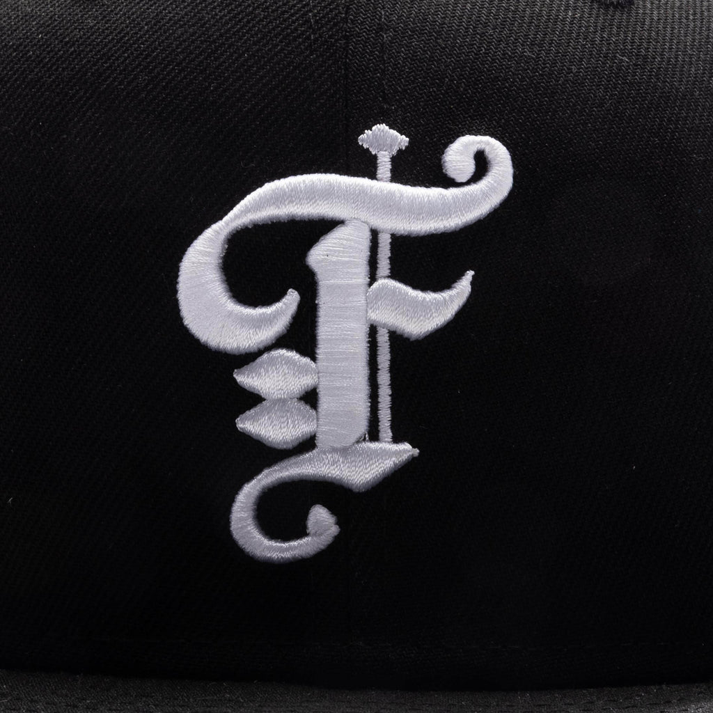 Feature x New Era Old English Calabasas Fitted Black Snow Grey