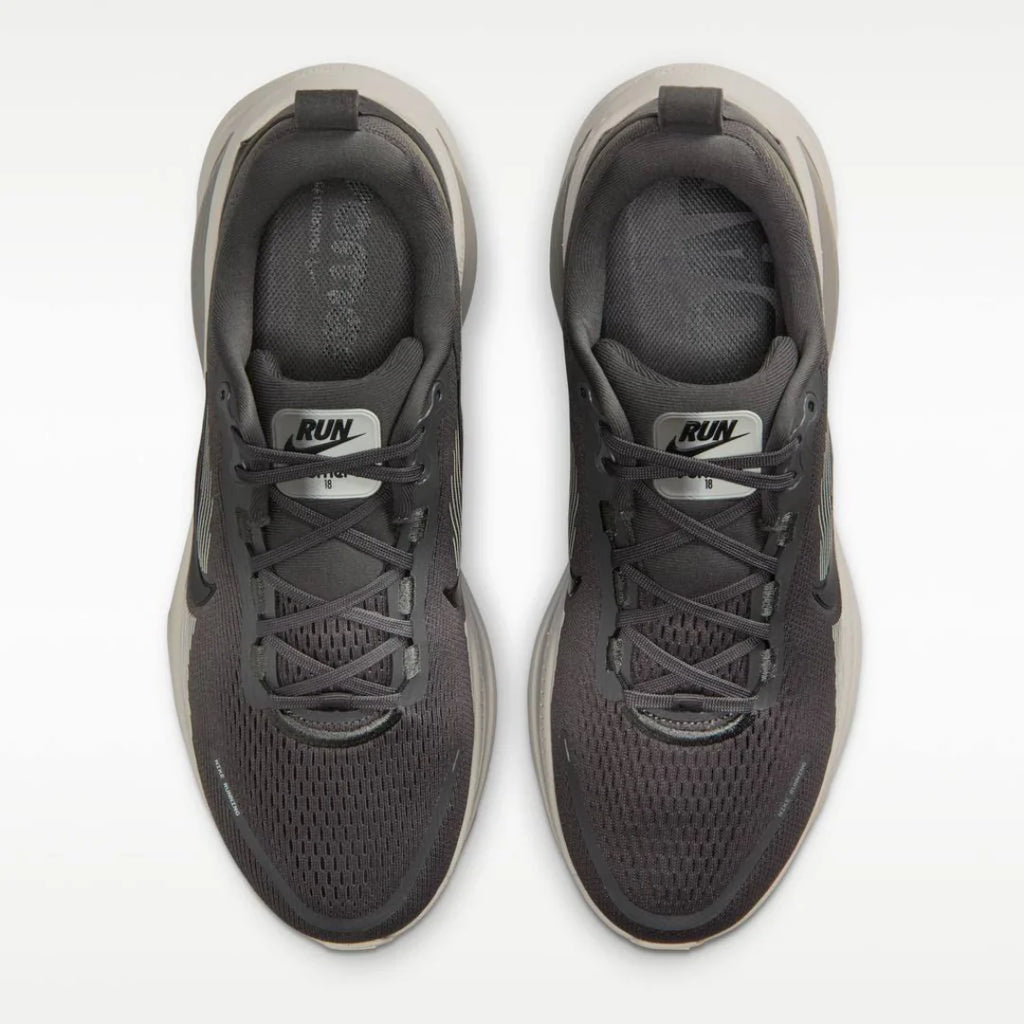 Nike Vomero 18 Cinza Escuro Bege