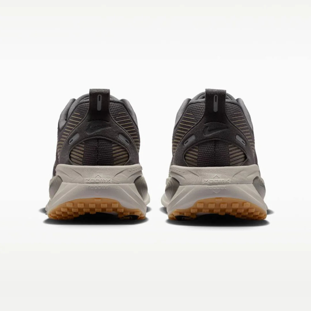 Nike Vomero 18 Cinza Escuro Bege