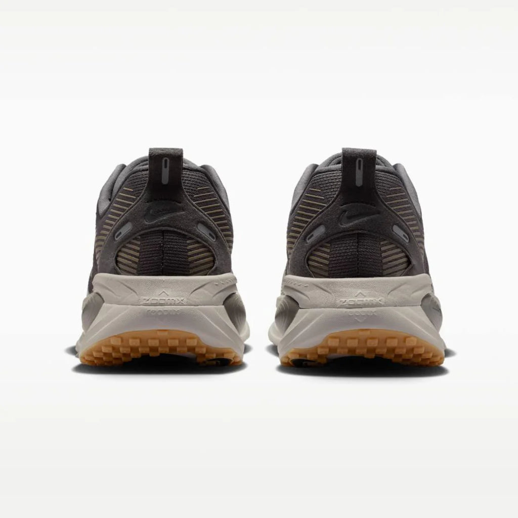 Nike Vomero 18 Cinza Escuro Bege