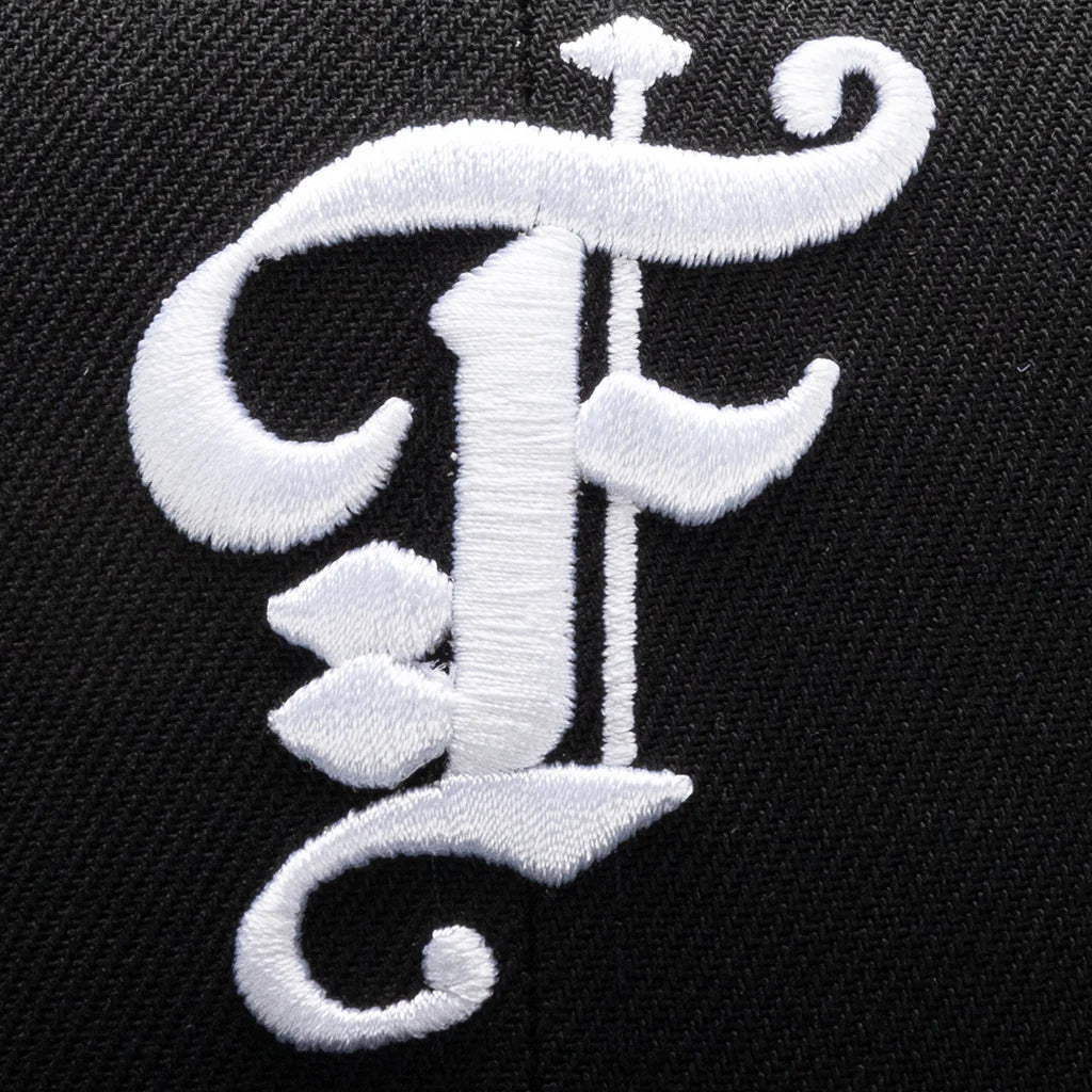 Feature x New Era 59FIFTY Fitted Old English F Calabasas Black White